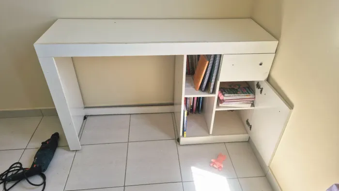 Escrivaninha para estudos e afins