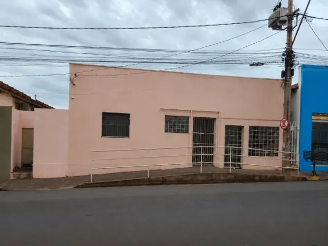 Imóvel Comercial - Centro de Frutal - Frente às Lojas Cem