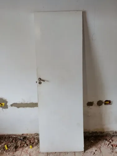 Vendo porta com fechadura