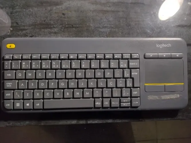 Teclado Logitech K400+ Usado