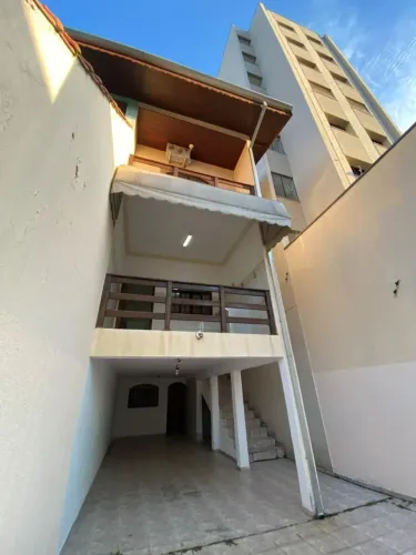 Sobrado para aluguel possui 100 metros quadrados com 3 quartos em Jardim Eulália - Taubaté