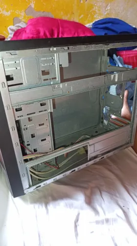 Gabinete sim+ pra computador, com Leitor de DVD incluso (Usado em bom estado)