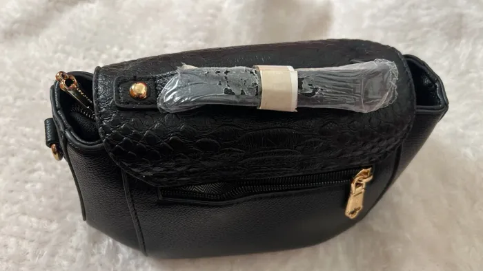 Bolsa nova com alça preta