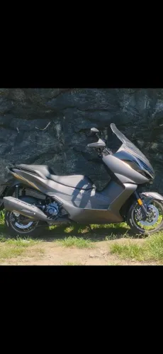 VENDO ZONTES 350E SCOOTER PNEUS MICHELIM NOVOS MOTIVO INVESTIMENTO