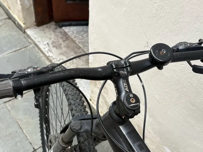 Vendo Bicicleta semi nova