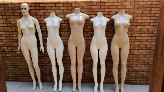VENDE-SE MANEQUINS FEMININOS