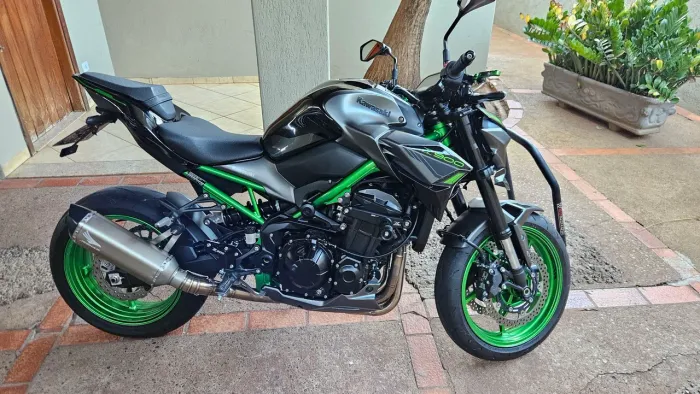 Z900 2023 - Cinza/Verde