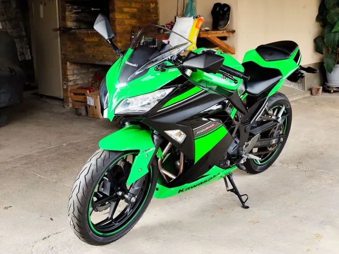 Kawasaki Ninja 300 Special Edition 2013 - 14.000km - 3 donos - manual e chave reserva