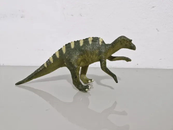 Maiasaura - Descobrindo o Mundo dos Dinossauros (Salvat 2001)
