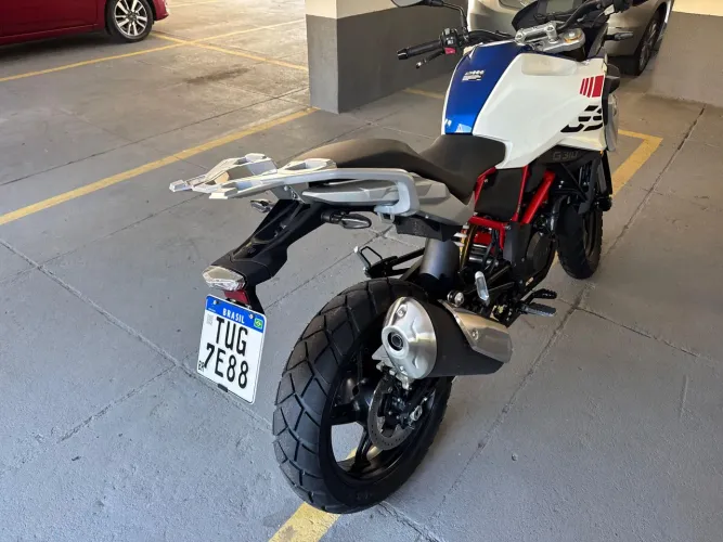 Moto pouco rodada muito nova