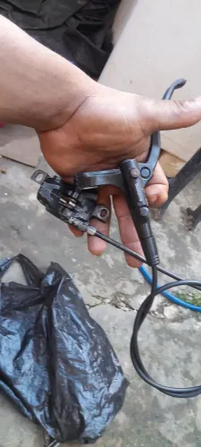 Freio dianteiro shimano mt200 pouco uso