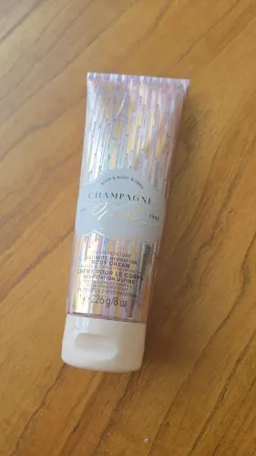 Creme bath & Both - Champagne Toast