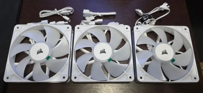 Kit com 3 Ventoinhas Corsair RS120 ARGB, 120mm, PWM, Brancas