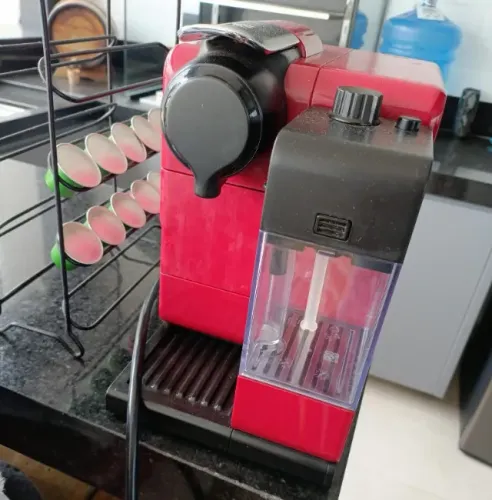 Cafeteira Lattissima Nespresso vermelha 220v