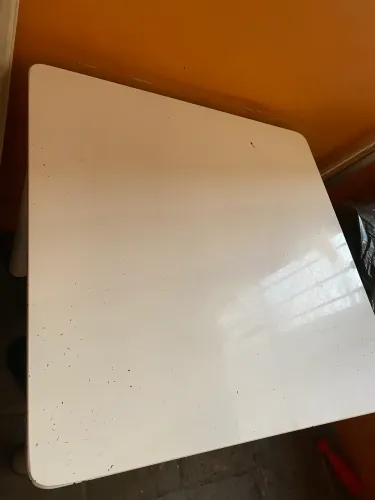 Vendo mesa SEM AS CADEIRAS