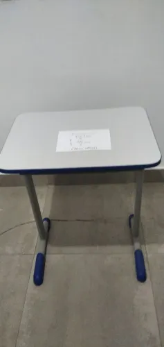 Mesa pequena 60 x 45 x 76(altura)