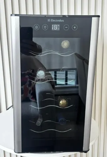 Adega Eletrolux 8 garrafas