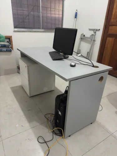 Kit Escritório / Home Office: Mesa + Gaveteiro 3 Gavetas + 2 Cadeiras Fixas?