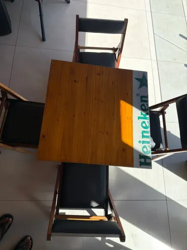 Mesa e cadeira