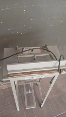 Vende-se uma máquina de embalagem semi nova