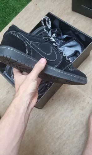 Jordan 1 travis scott black phantom