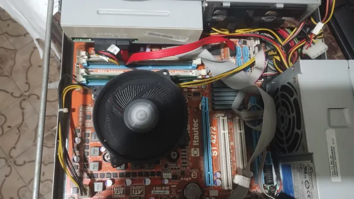 Placa mãe 4272 completa ,2 memórias de 4 gigas ,processador i5 2470
