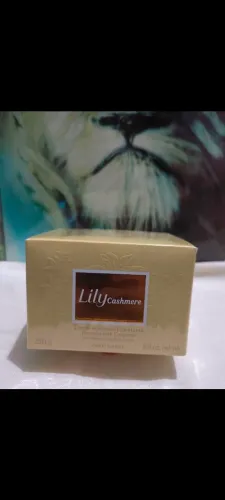 Creme acetinado lily cashmere