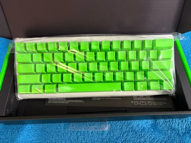 Teclado Razer Huntsman mini v3 PRO (Branco com Keycaps Verde)