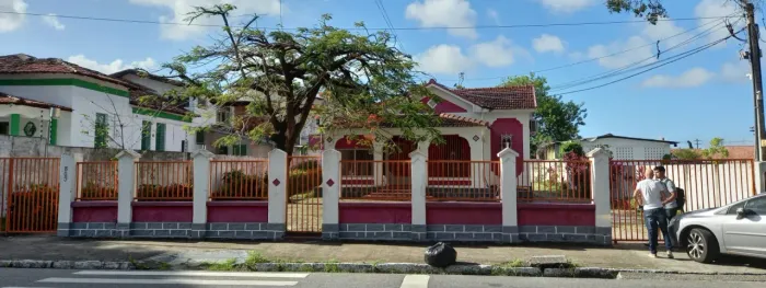 Casa para venda possui 470 metros quadrados com 6 quartos em Tambiá - João Pessoa - PB