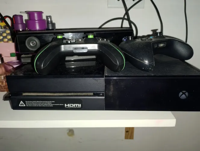 vendo Xbox 360 completo 2 controles kit Kinect tudo funcionando
