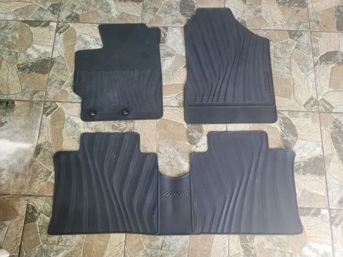 Jogo de carpetes originais Toyota Yaris