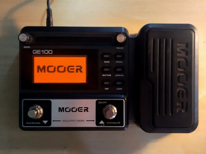 Pedaleira Mooer Ge100?