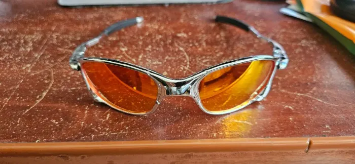Óculos Escuros Prateado com Lente Laranja Âmbar
