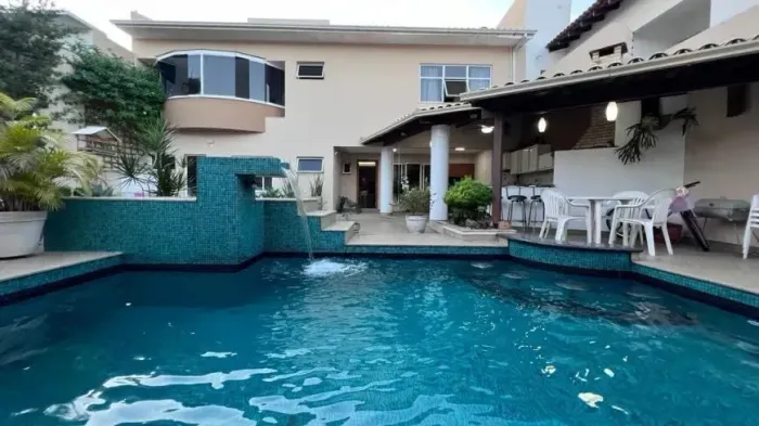 Casa Duplex 4 quartos, 2 suítes, 2 vagas na Mata da Praia