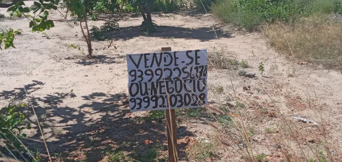 Vendo esse terreno localizado na rodovia 423 campo belo 10 por 30 pego carro moto
