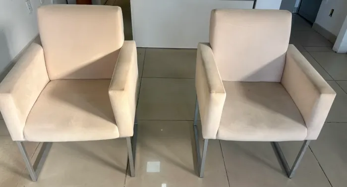 Vendo poltronas bege claro