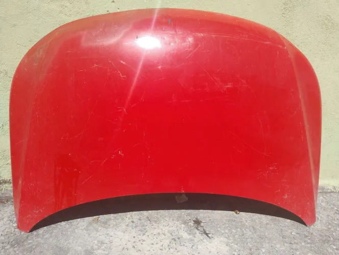Capô gol g5, vermelho, ano 2011.