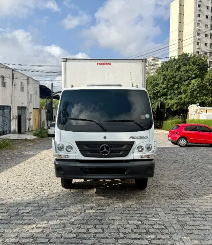 Mercedes Benz Accelo 815 cabine estendida (2023)