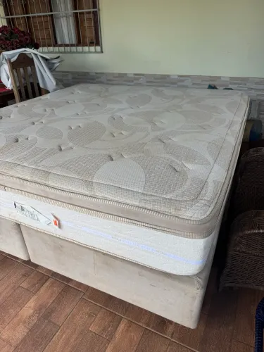 Cama super king semi nova