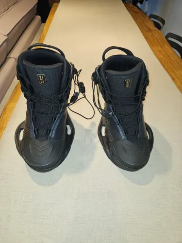 Bota wakeboard Ronix 9/10 USA modelo ONE carbitex usada
