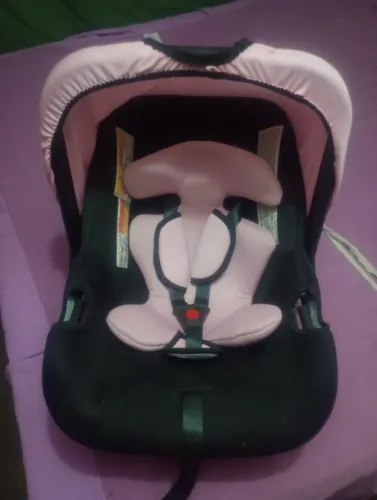 VENDO ESSE BEBÊ CONFORTO ESTÁ BEM CONSERVADO USADO POUCAS VEZES 