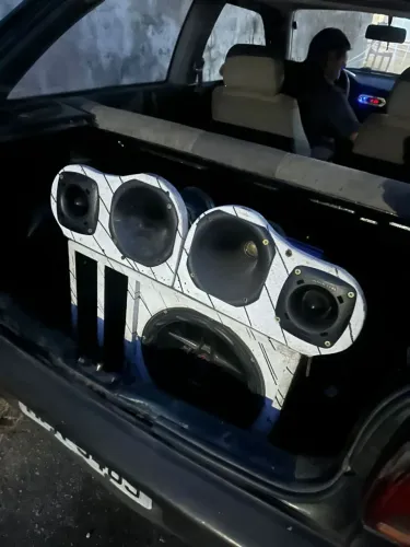 Vendo som automotivo