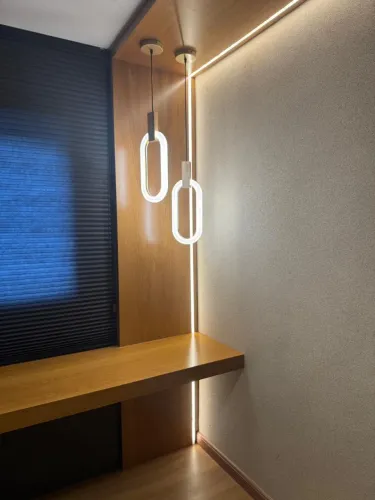 Pendente Oval LED bivolt acrílico e madeira