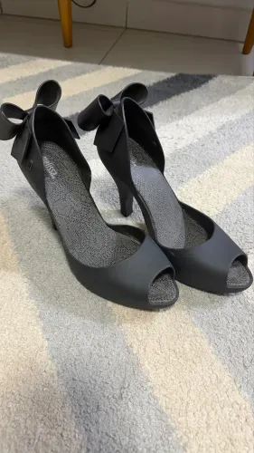 Sandálias Salto Alto Melissa - Peep Toe com Laço