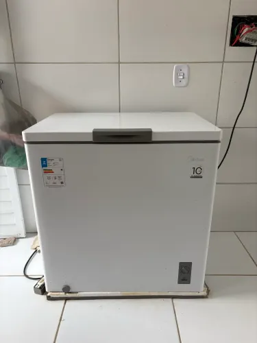 Freezer Horizontal Midea de 198 Litros (modelo de 1 porta, 198L de volume útil).