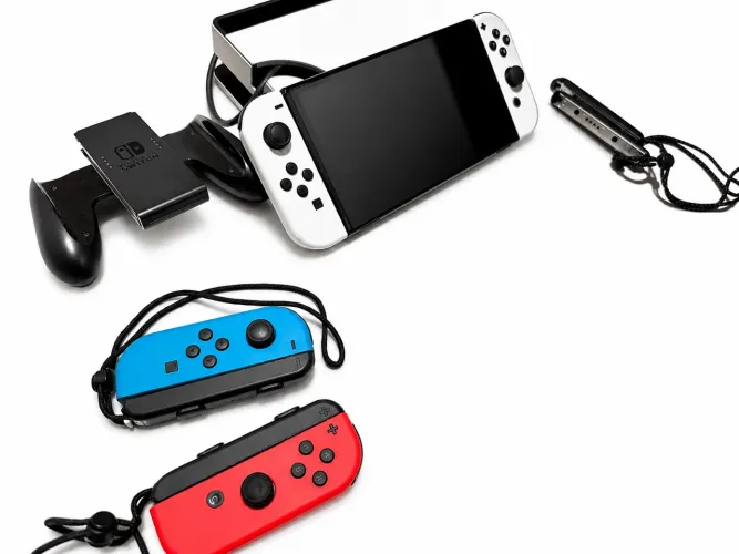 Nintendo Switch OLED Branco + Mario Kart 8 Deluxe + Acessórios - Excelente Estado