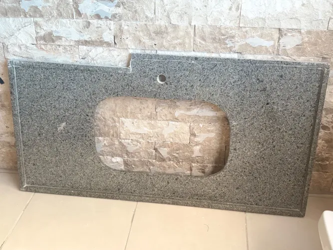 Doação de bancada na cor cinza andorinha