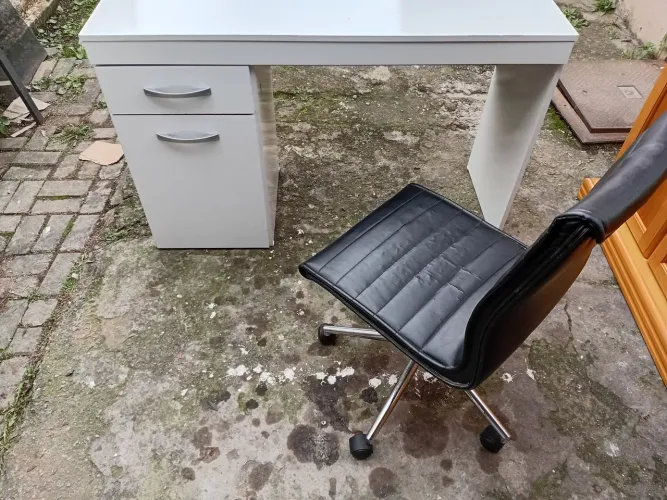 Mesa e cadeira para escritório