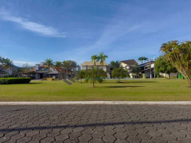 Terreno de 525 m² frente para praça no Jardim Acapulco, Guarujá