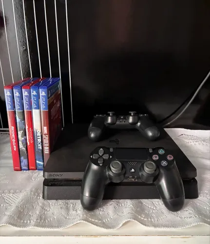 PS4 1TB Slim + 5 Jogos